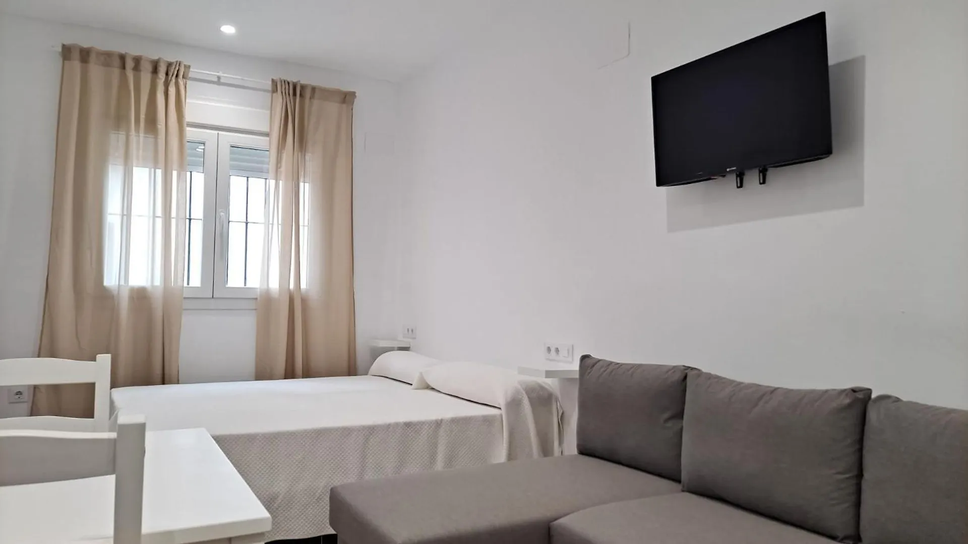 Apartamentos Caballo Rojo contacts